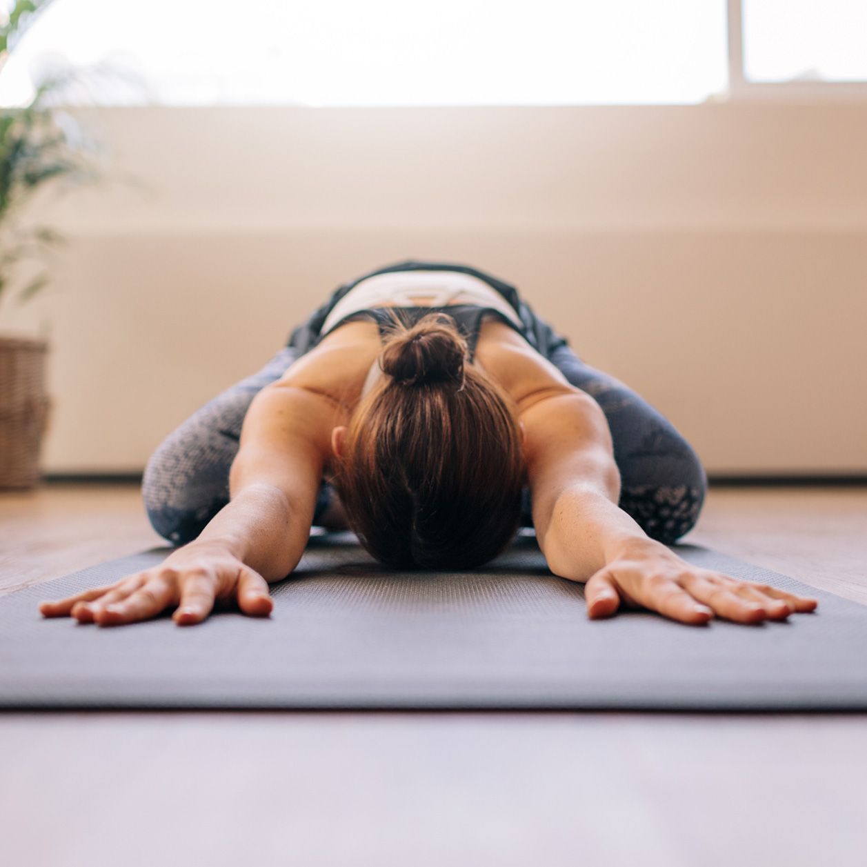 6 posturas de yoga para aliviar el dolor menstrual